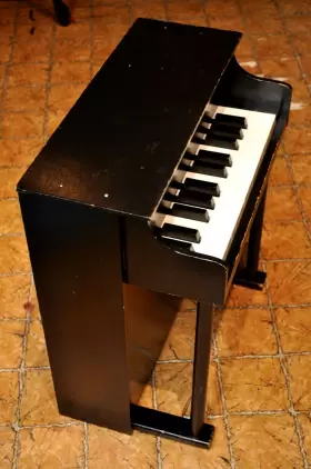 2641135 JAYMAR Upright Wooden Key Toy Piano #2