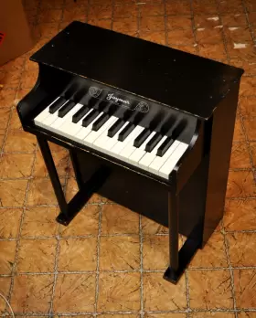 Jaymar 2641135 Vintage Rare Black Upright Wooden 25 Key Toy Piano #2641135